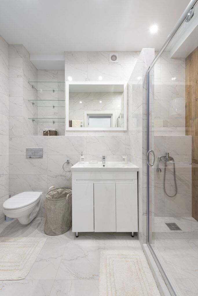 Badvorleger werden auch als Badematte, Badezimmerteppich oder Duschvorlage bezeichnet